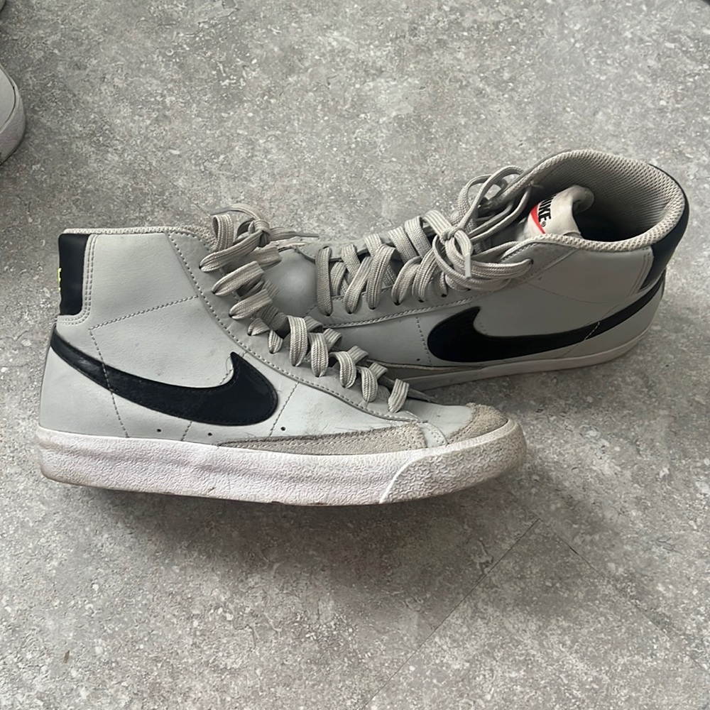 Nike Blazer Mid '77 | 6.5 Women’s 5Y Kids